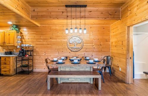 Pigeon Forge House | Pet-Friendly Getaway at The Sly Fox - 4-Star Excellence