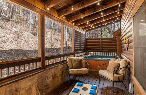Pigeon Forge House | Pet-Friendly Getaway at The Sly Fox - 4-Star Excellence