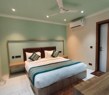 Mahipalpur Hotel | The SM Hotel By RMR Hotels