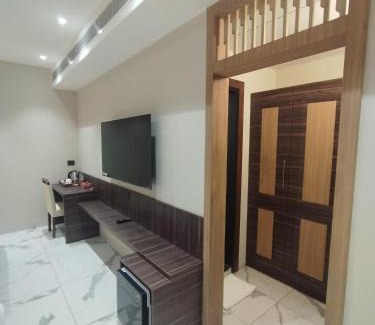 Mahipalpur Hotel | The SM Hotel By RMR Hotels