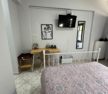 Agios Ioannis Apartment | The Small apartment