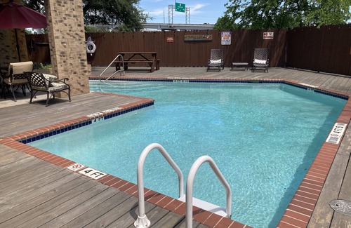North Shoal Creek Condo | Budget-Friendly Getaway at The Smart Condo: Rated 9.8/10