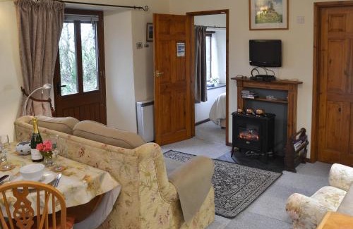 Mary Tavy House | Pet-Friendly Getaway at The Smithy for the Whole Family