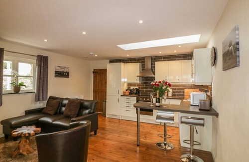Blisland Cottage | Discover The Smithy: Pet-Friendly Haven with Open Fire