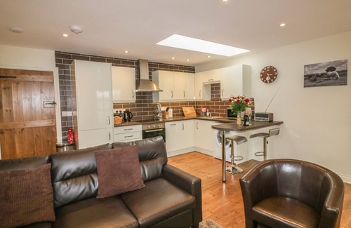 Blisland Cottage | Discover The Smithy: Pet-Friendly Haven with Open Fire