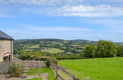 Bridport House | Explore The Smithy - A 4-Star Family-Friendly Retreat