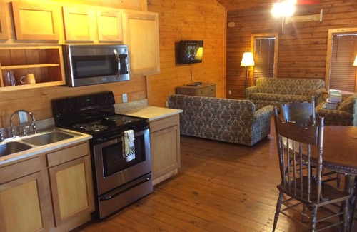 Monteagle Hotel | Cozy Retreat at The Smokehouse Lodge and Cabins