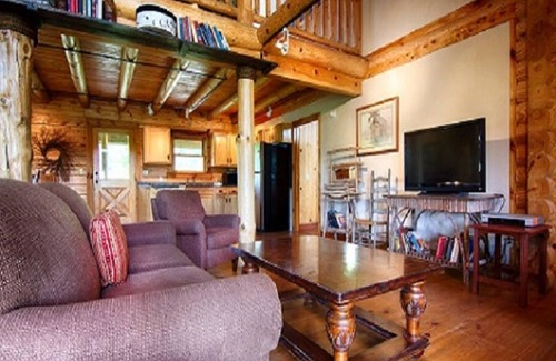 Monteagle Hotel | Cozy Retreat at The Smokehouse Lodge and Cabins