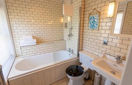 Osmington Mills Hotel | Discover The Smugglers Inn: Pet-Friendly and Family Fun