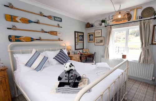 Osmington Mills Hotel | Top-Rated Getaway at The Smugglers Inn with Breakfast & Dining