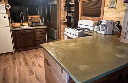 Maple View Cabin | Guest Rated: The Snag and Drag on Snowmobile Trail C5A
