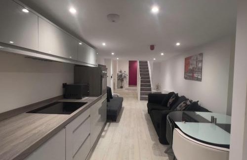 Royal Tunbridge Wells Apartment | Guest Favorite: The Snap Pad Boutique Apartment with Hot Tub