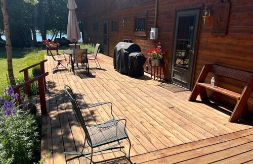 Drummond House | Experience The Sniderhaus: Sunset Views & Trails Await