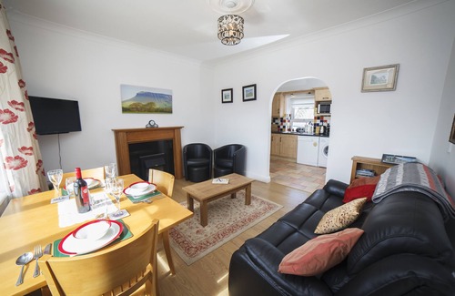 Dunkineely Apartment | Seaside Comfort: The Snug 2Bed Apt on the Wild Atlantic Way
