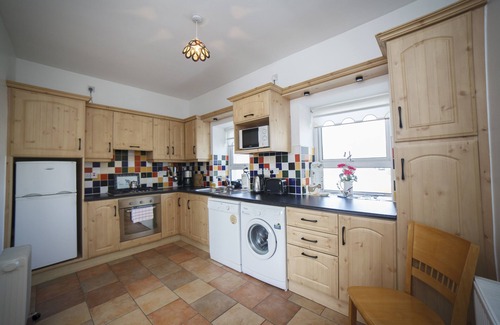 Dunkineely Apartment | Seaside Comfort: The Snug 2Bed Apt on the Wild Atlantic Way