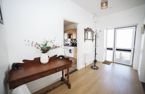 Dunkineely Apartment | Seaside Comfort: The Snug 2Bed Apt on the Wild Atlantic Way