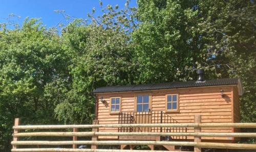 Oswestry Cabin | Cozy Stay at The Snug: Guest Rated 9.2/10