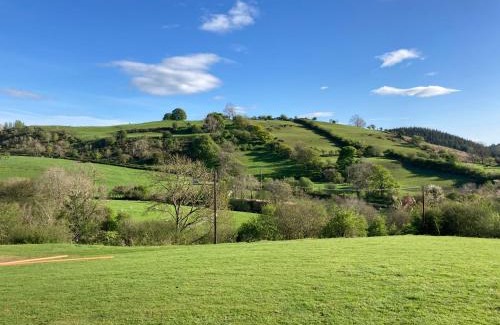 Oswestry Cabin | Cozy Stay at The Snug: Guest Rated 9.2/10