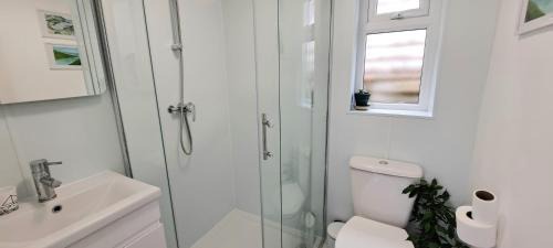 Etchinghill Apartment | The Snug - for Eurotunnel, North Downs Way & Golfing