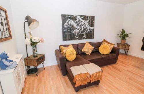 Beadnell Apartment | Pet-Friendly Family Retreat at The Snug
