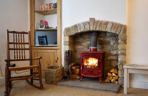Kirkby Lonsdale House | Cozy Retreat at The Snug - Pet and Child Friendly Stay