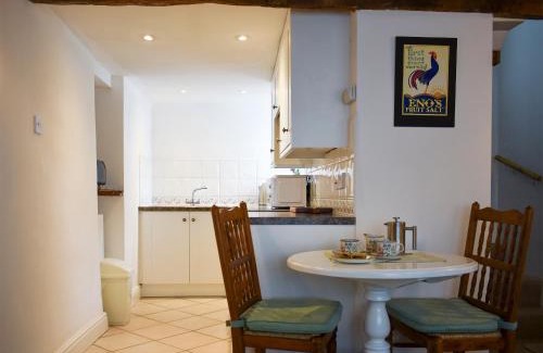 Kirkby Lonsdale House | Cozy Retreat at The Snug - Pet and Child Friendly Stay