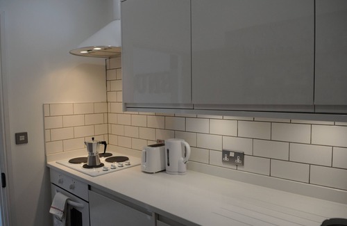 Riccall Apartment | Cozy Studio 'The Snug' near York with Kitchen Amenities