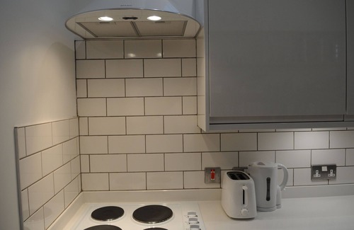Riccall Apartment | Cozy Studio 'The Snug' near York with Kitchen Amenities