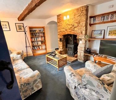 West Buckland House | Cozy Retreat at The Snuggery Cottage - 4-Star Getaway