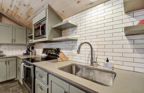 South River City Apartment | Delightful SoCo Studio by Lodgewell - Pet-Friendly Retreat