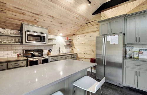 South River City House | Unforgettable Stay at The Soco Studio by Lodgewell