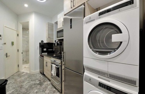SoHo Apartment | Stylish Soho Flat with Kitchen & Breakfast Benefits