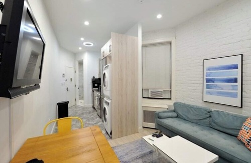SoHo Apartment | Stylish Soho Flat with Kitchen & Breakfast Benefits