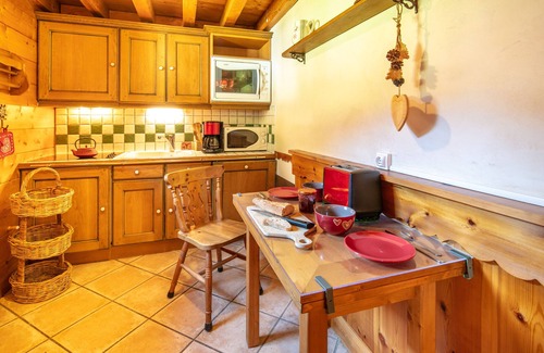 Pralognan-la-Vanoise Apartment | Experience The Sonnailles Dome: Wellness by the Slopes