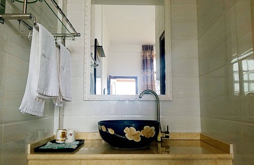 Qiubei County House | Discover The Soul: Family-Friendly with Breakfast Included