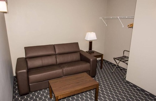 Souris Hotel | Discover The Souris Hotel: 10/10 Rating & Family-Friendly Amenities