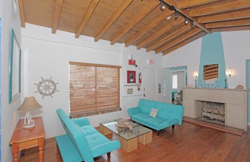 West Avenue House | Ideal South Beach Party House for Large Groups - Walk Everywhere!