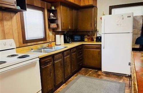 Port Mansfield Cabin | Cozy South Shore Casita: Pet-Friendly Cabin Retreat