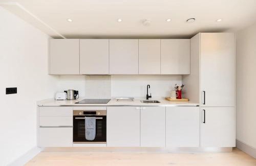 Abbey Apartment | South Wimbledon Hideout: Stylish 1BDR Flat with Balcony