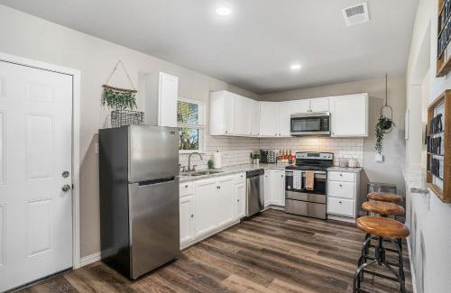 Dennis House | Discover The Southern Sapphire: Cozy Lake View Retreat