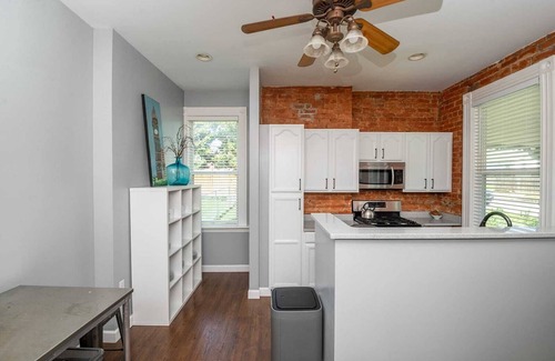 Southgate House | Exceptional Stay at The Southgate Trolley House with Breakfast