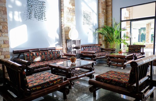 Ban Du Hotel | Explore Bandu Resort: Family-Friendly with Pool & Breakfast