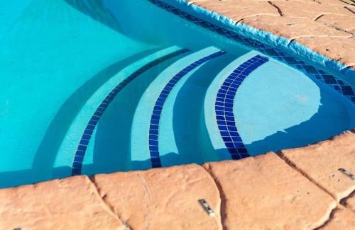 Vryheid House | Budget-Friendly Stay at The Space Guesthouse with Pool