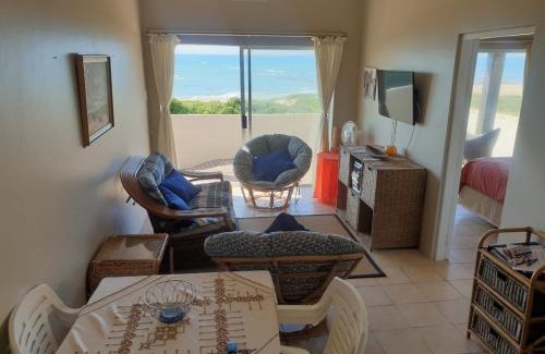 Aston Bay Apartment | Beach-Front Escape at The Sparrow's Nest: 4-Star Comfort