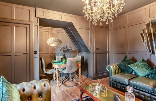 Craigellachie House | Discover The Speakeasy: A Pet-Friendly Getaway