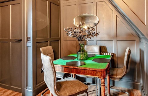 Craigellachie House | Discover The Speakeasy: A Pet-Friendly Getaway