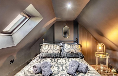 Craigellachie House | Discover The Speakeasy: A Pet-Friendly Getaway
