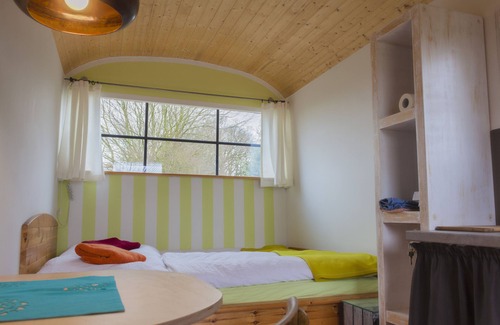 Hollenbeck House | Unique Overnight Retreat in a Cozy Construction Trailer
