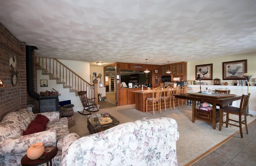 Madison House | Exceptional The Speckled Hen Inn B&B: Rated 9.8/10, Breakfast Included