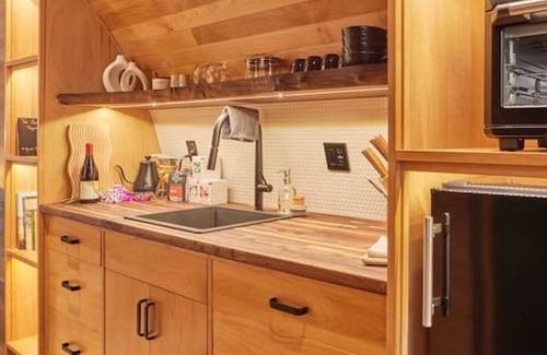 Occidental Cabin | Oceanfront Spyglass Treehouse: Rated 10/10 with Spa & Views